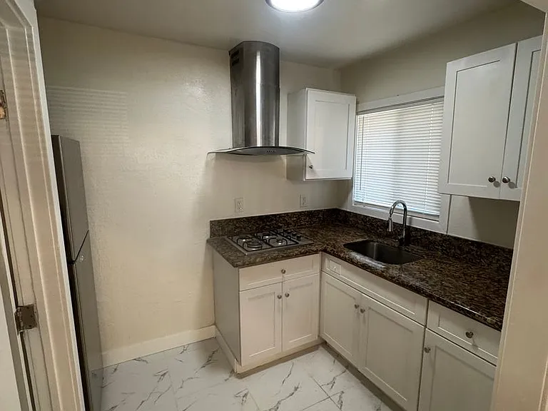 819 S Cypress Ave — Photo 3