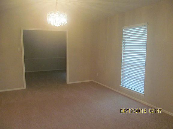 3rd image of 2526 20th Ave N