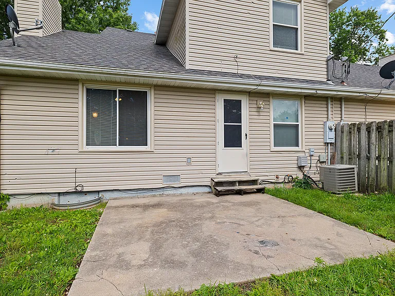 3749 N Pickwick Ave — Photo 5