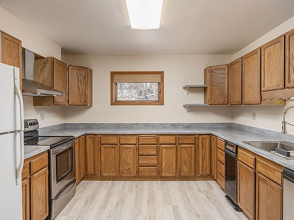 3rd image of 3195 Amber Ave
