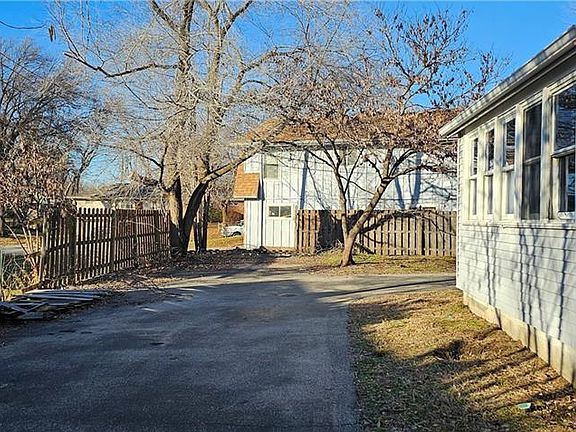 5th image of 10606 Johnson Dr