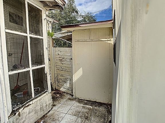 5th image of 205 N Albany Ave