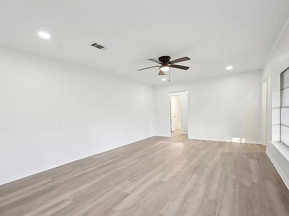 5th image of 295 N Parkway Dr