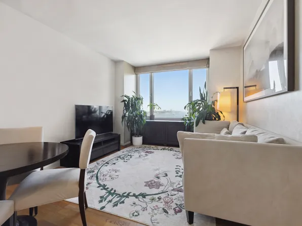 635 West 42nd Street 28D image 2 of 16
