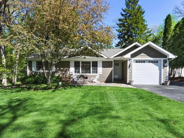 847 Featherstone DRIVE, Fontana, WI 53125