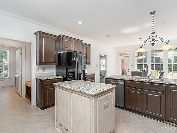 5th image of 1521 Clay Hill Dr