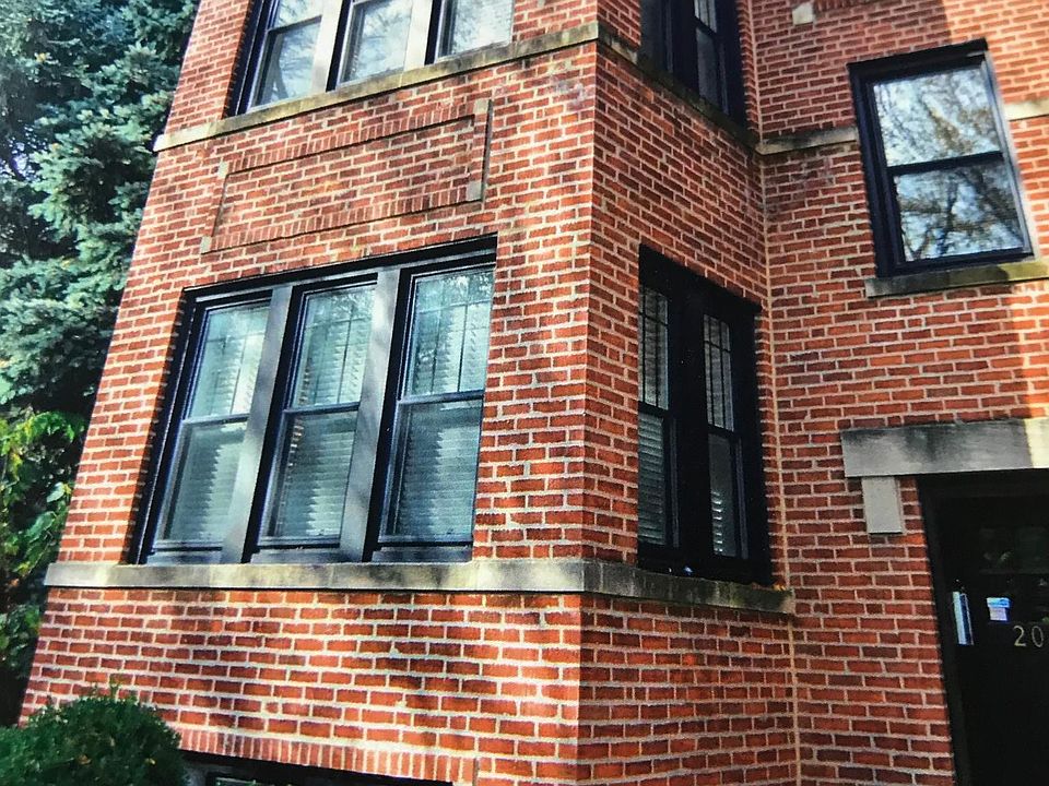 1st image of 2042 W Berwyn Ave #1