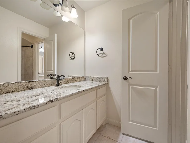 10941 Yorkshire Ln — Photo 36