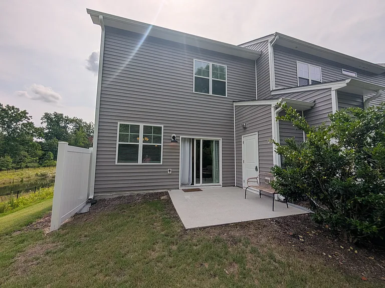 200 Bridge Point Dr — Photo 16