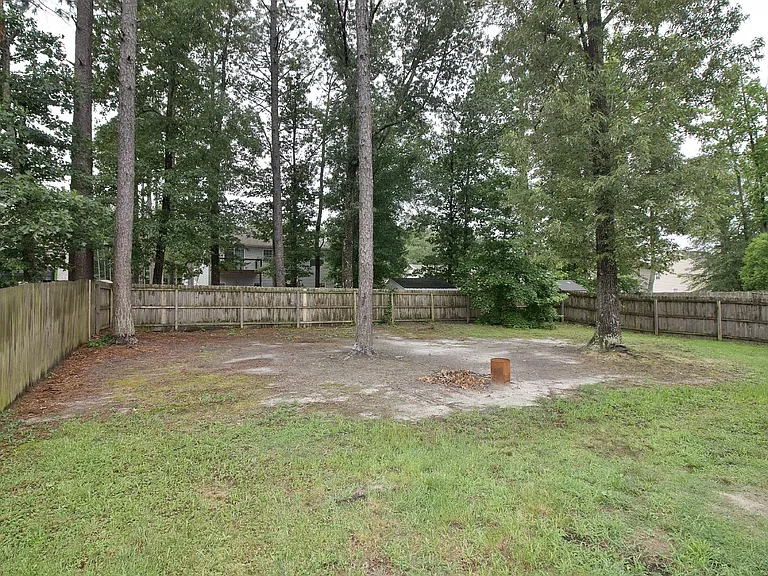 129 Lori Ln — Photo 3
