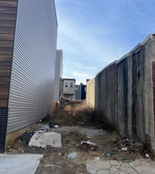 2nd image of 2316 E Hazzard St