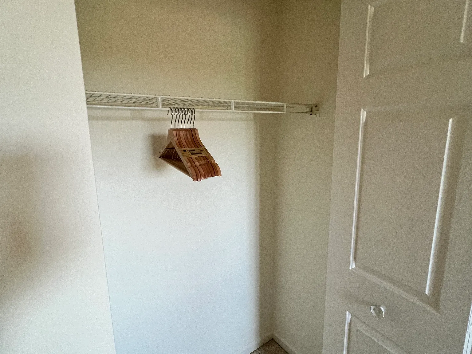 3 bed, 2.5 bath, 1800 sqft, $875 — Photo 3