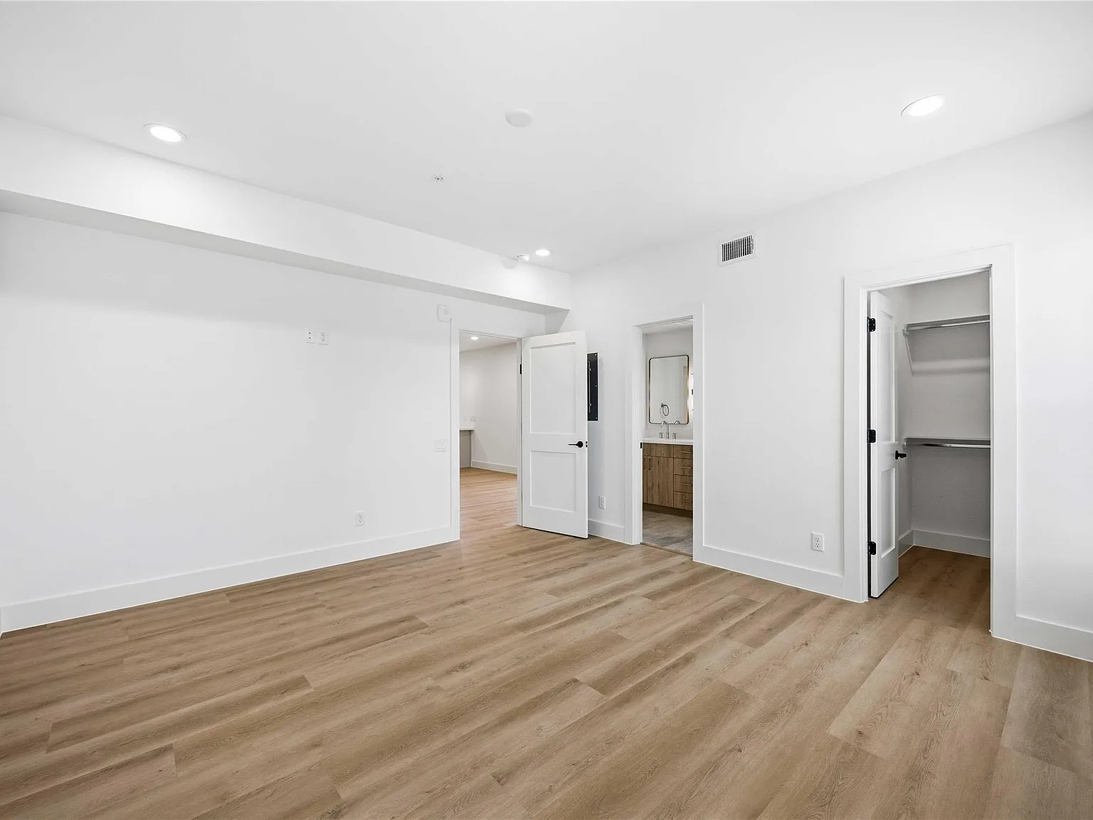 1 bed, 1.0 bath, 900 sqft, $1,350 — Photo 4