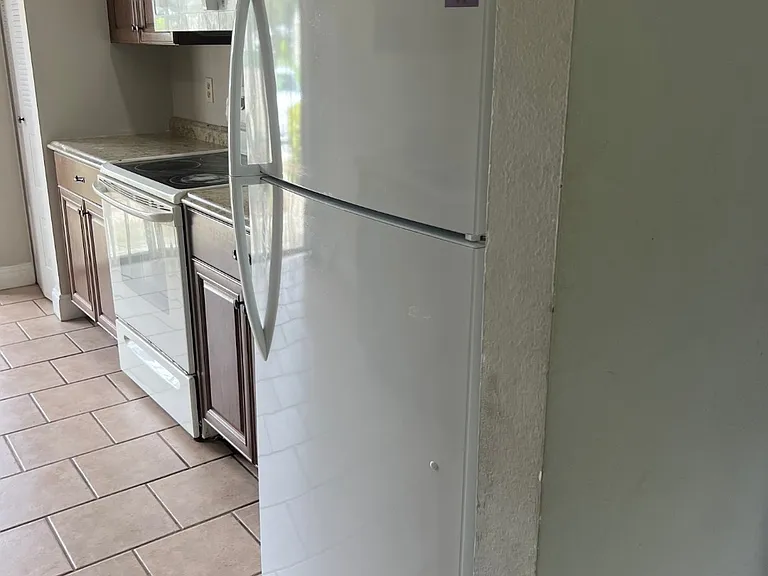 738 SW Claudia Ave — Photo 5