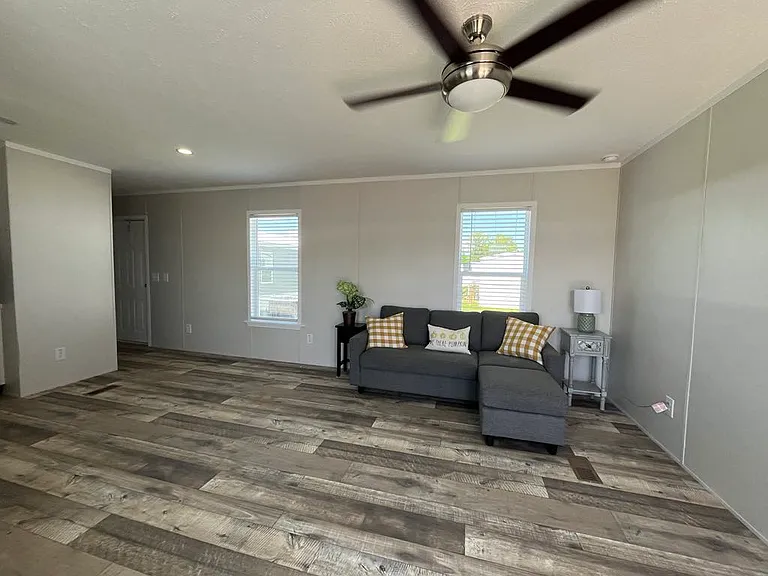 Pearce Pointe — Photo 11