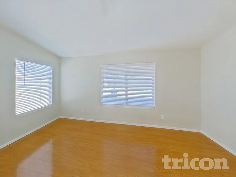 9002 W Palm Ln — Photo 8
