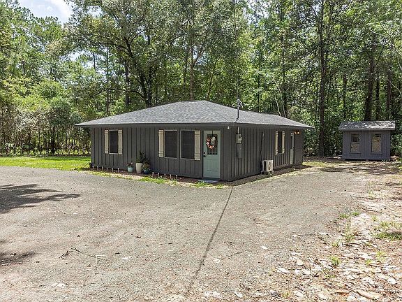2nd image of 105 Saxon Ln