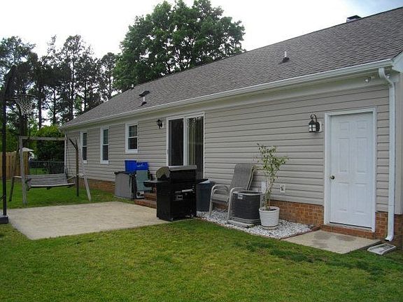 3rd image of 107 Kelliwood Dr