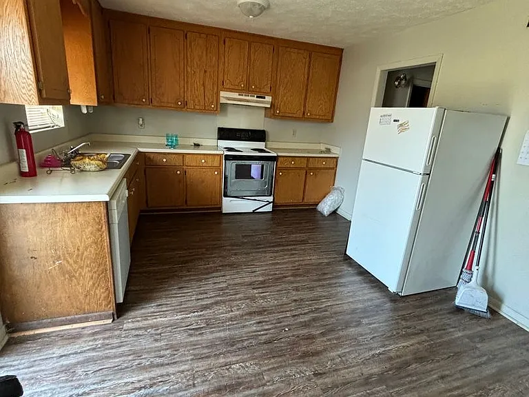 Feemster Lake Apartments — Photo 5