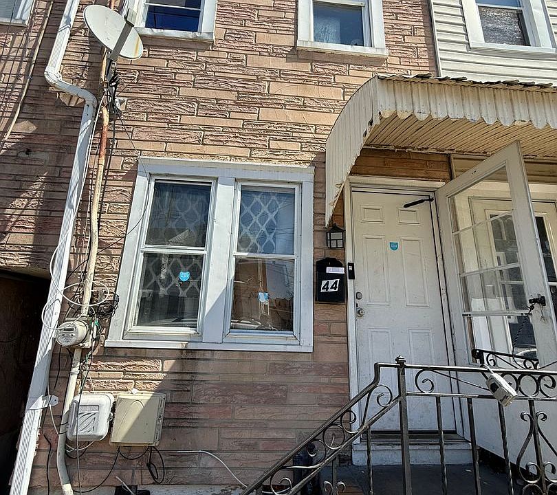 1st image of 44 Randall Ave