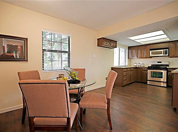 5th image of 104 Greenwood Ct