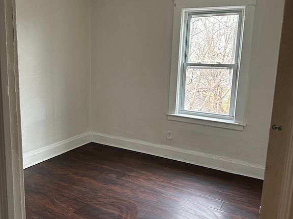 3rd image of 2458 Niagara Ave #0