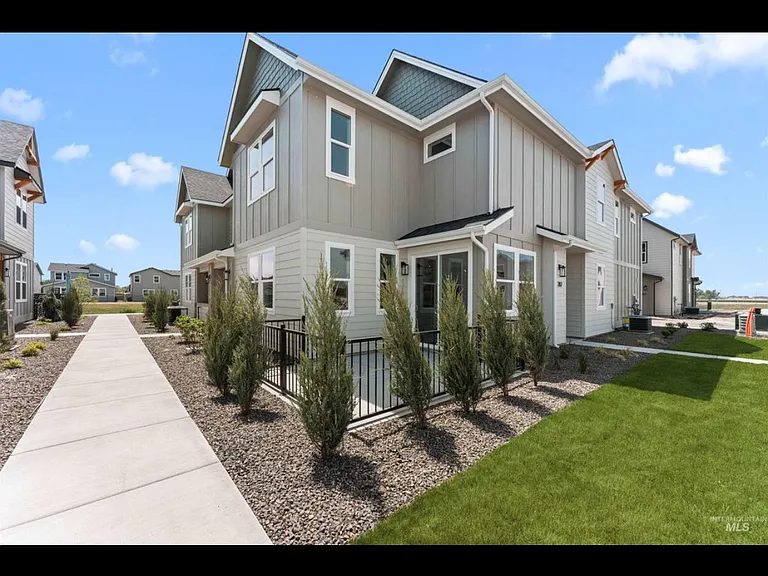 152 S Koyukuk Ln — Photo 1