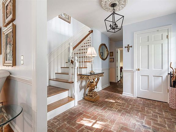 3rd image of 729 Toddsbury Ln