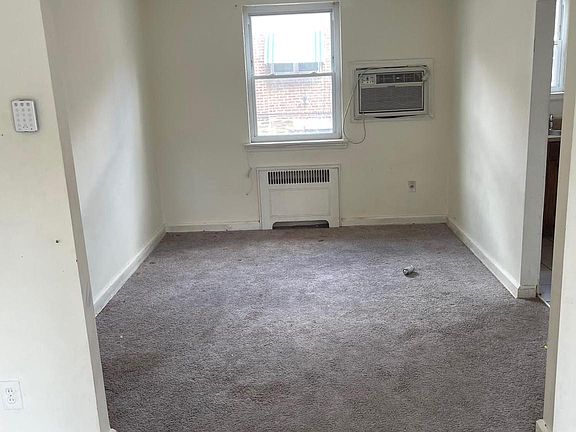 2nd image of 613 E Cheltenham Ave