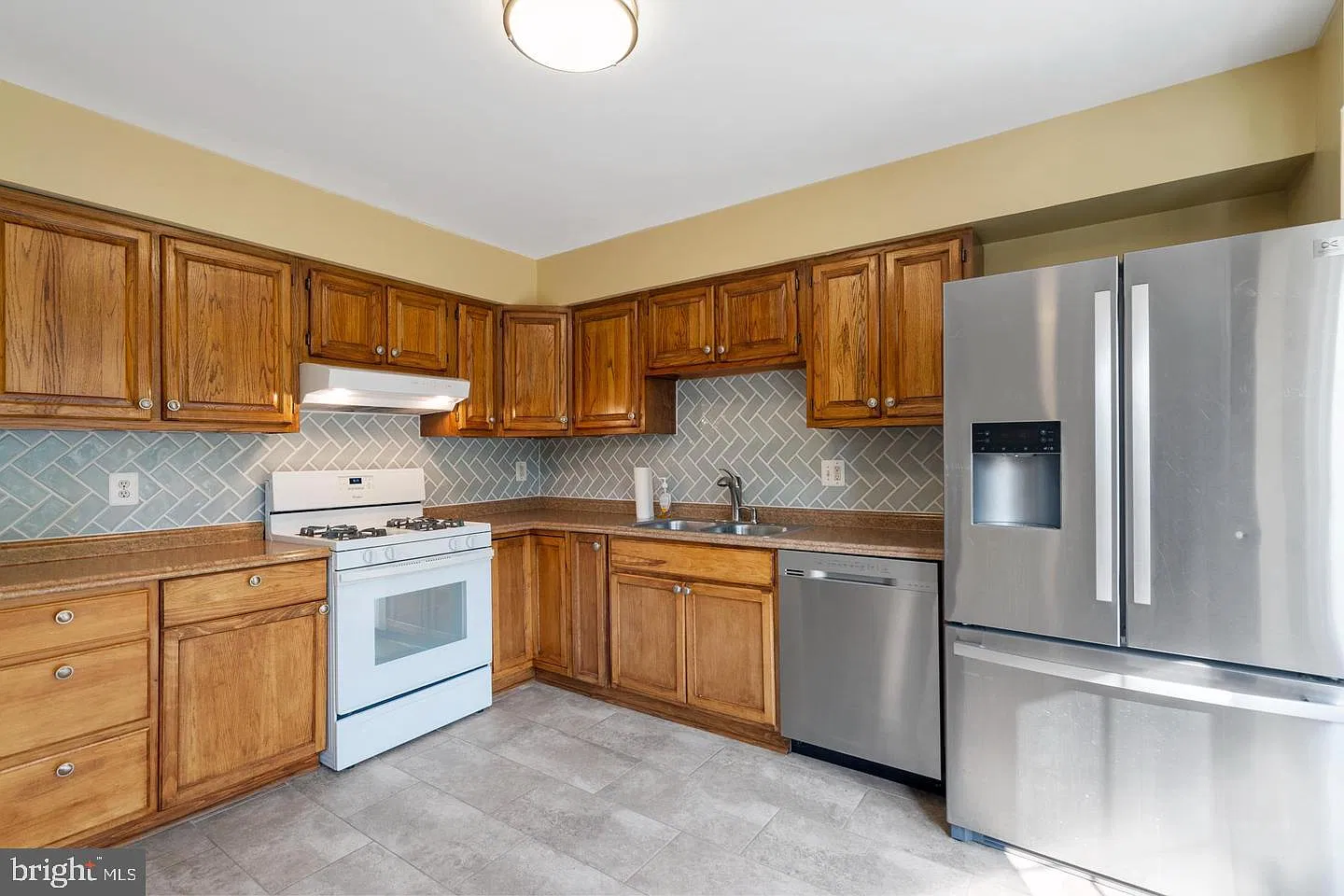 3 bed, 4.0 bath, 1452 sqft, $3,300 — Photo 4
