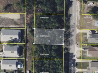 909 NE 6th St, Carrabelle, FL 32322