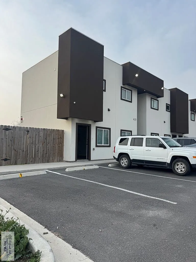 1 bed, 1.0 bath, 649 sqft, $795 — Photo 1