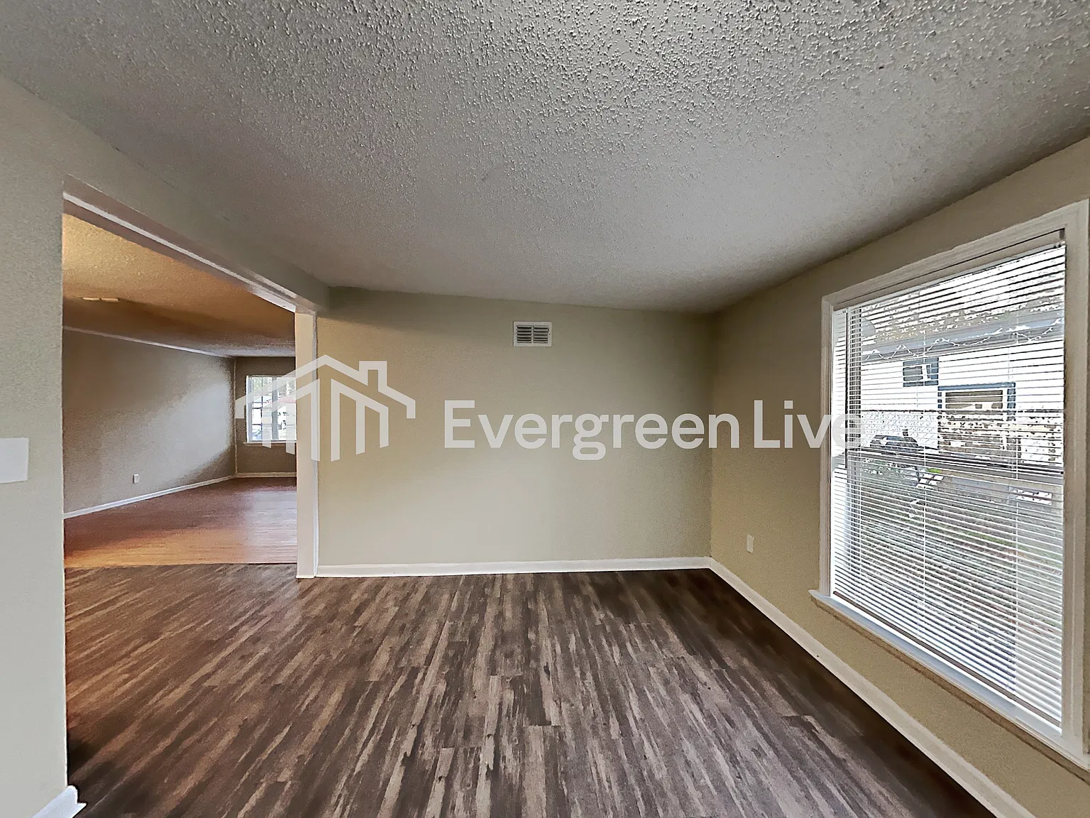 3 bed, 1.5 bath, 1394 sqft, $1,445 — Photo 2