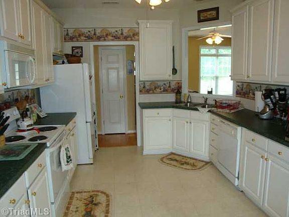 3rd image of 3908 Velinda Dr