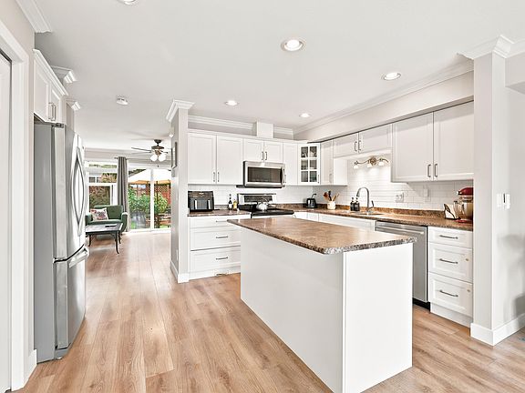 4th image of 5900 Jinkerson Rd #10