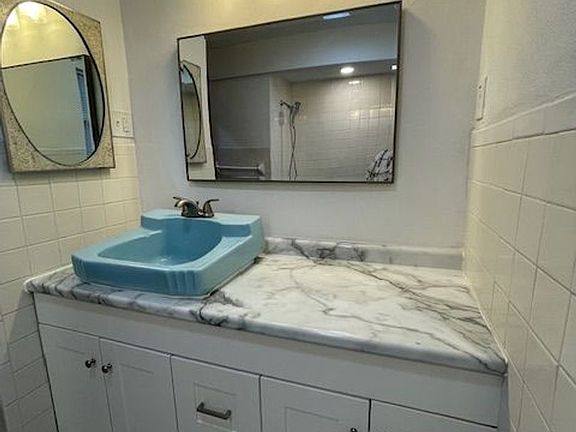 3rd image of 10021 Saint Clair Ave