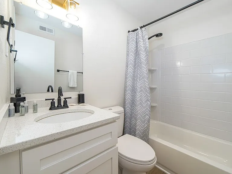 9549 5th Bay St #1 — Photo 7