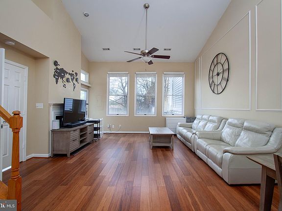 2nd image of 105 Southampton Ct