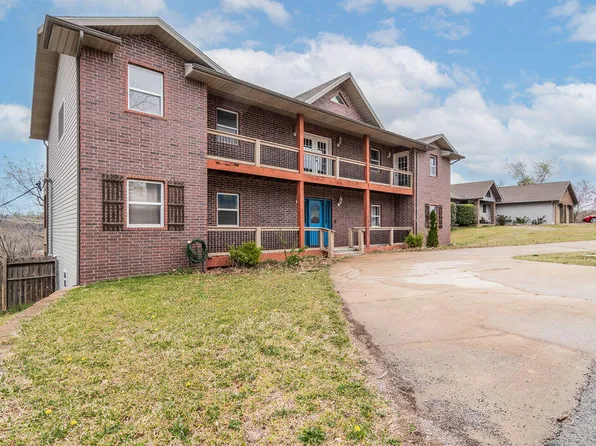 27 Crestview Street, Kimberling City, MO 65686