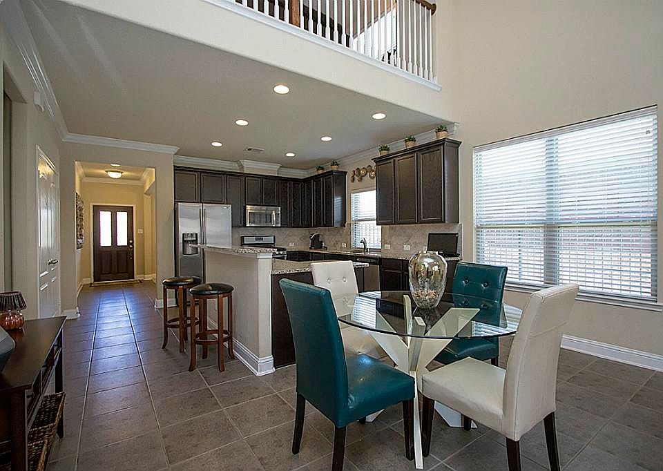 1st image of 19 Canterborough Pl