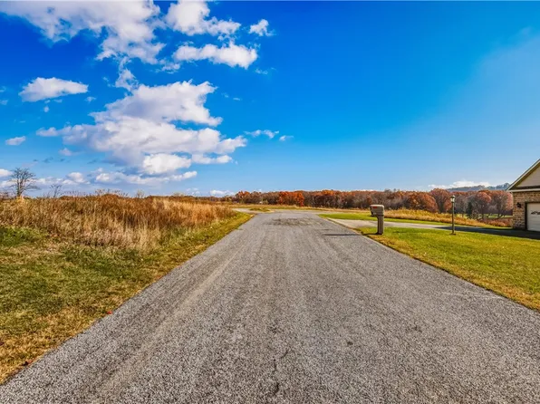 48 Oak Crest Dr, Stoystown, PA 15563