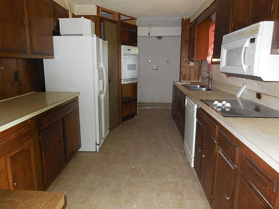 4th image of 2104 Park Ln