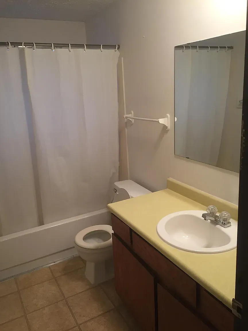 2 bed, 700 sqft, $1,200 — Photo 2