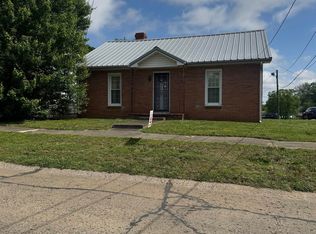 427 E Morton St, Morganfield, KY 42437