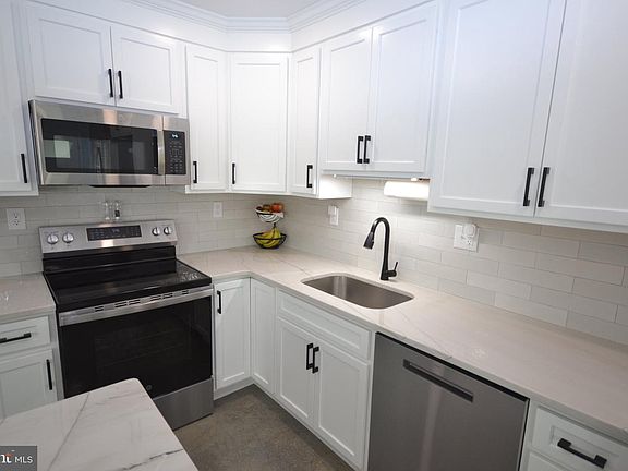 3rd image of 239 Broad St