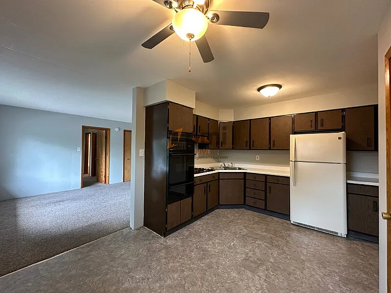 660 N Hobart Rd #5 — Photo 4