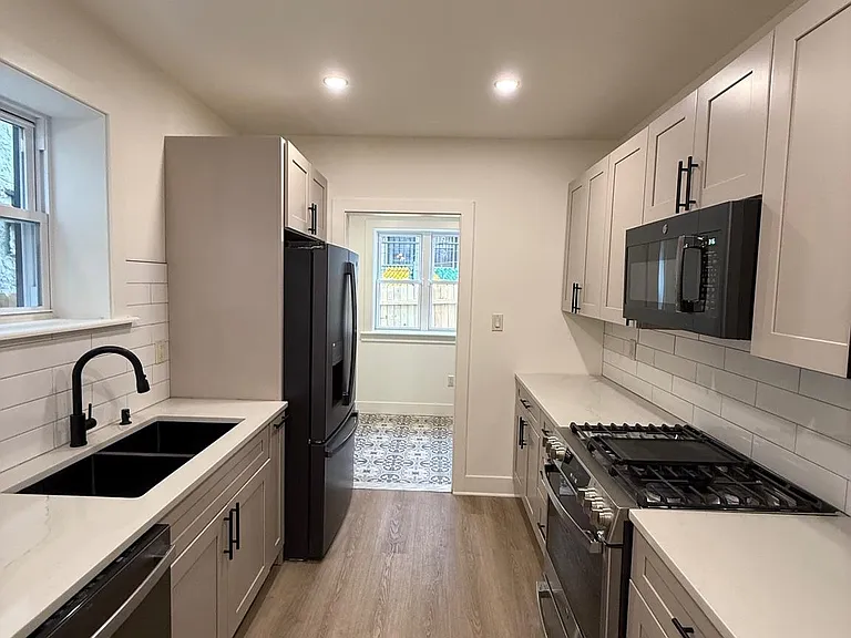 1329 N Dover St — Photo 8