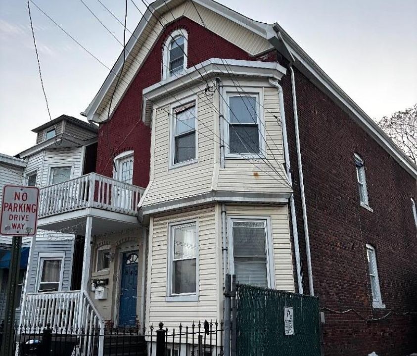 1st image of 942 E 19Th St