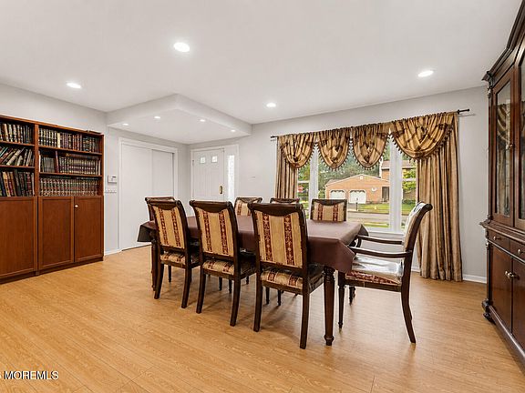 3rd image of 1000 Waldorf Terrace