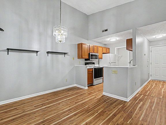 2nd image of 401 Poinsetta Ct APT 12